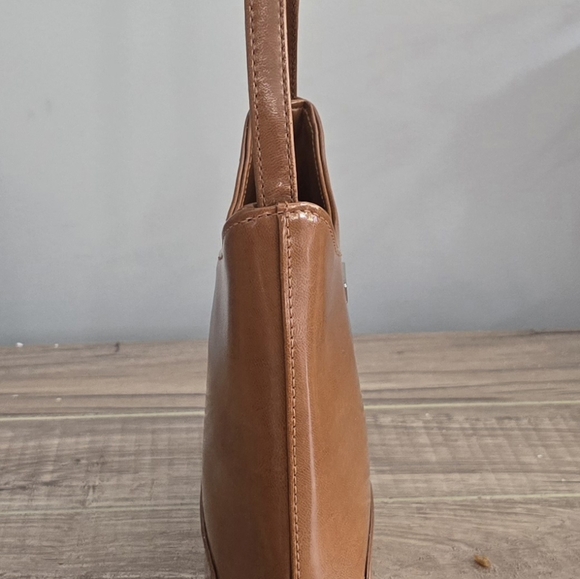 638 Guess Half Moon Small Clutch Caramel Handle Purse - Picture 5 of 7